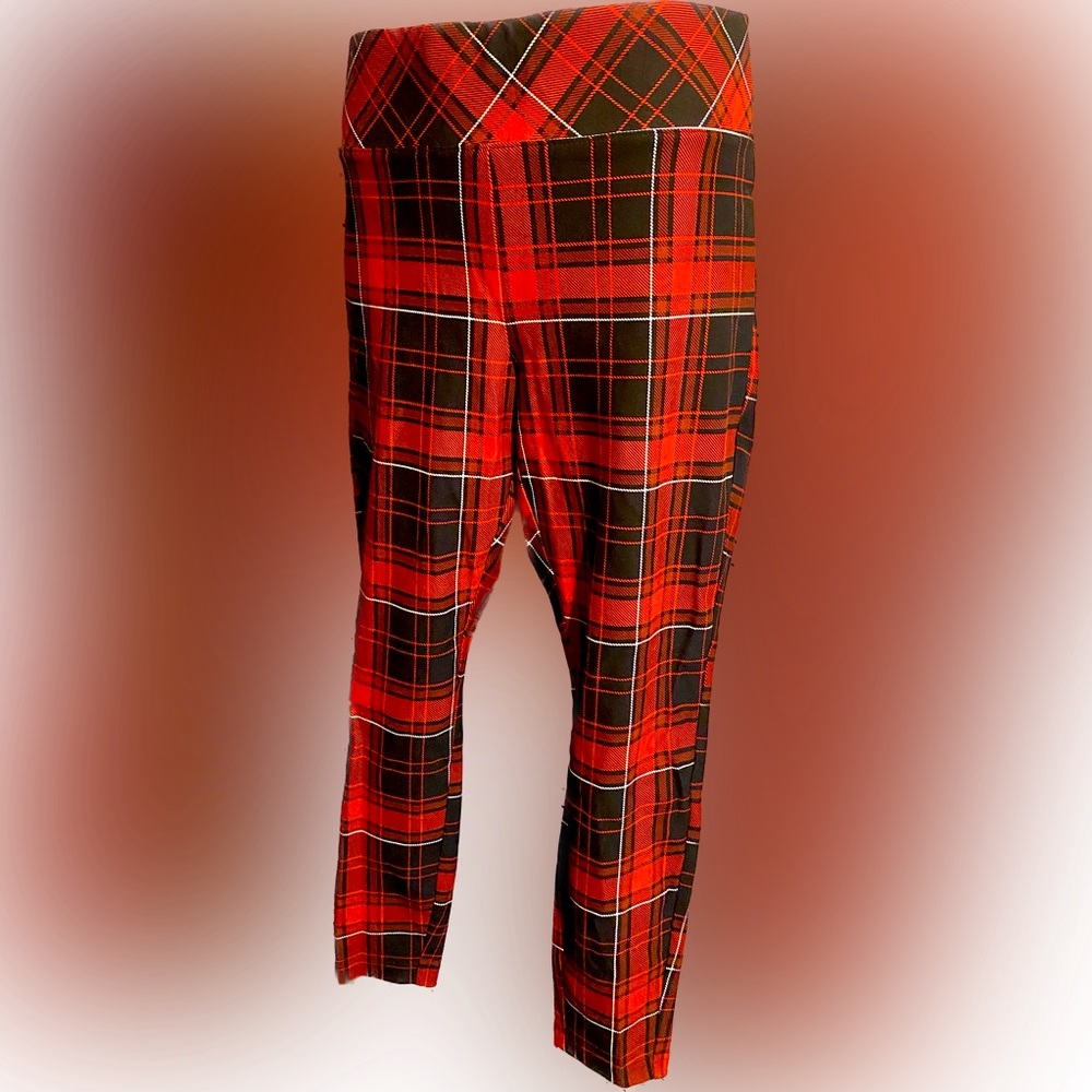 Torrid pixie pants sz 2X red tartan plaid w/wide waistband & contouring NWT